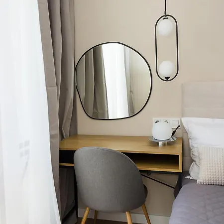 2bd With Parking, Working Space And Pool Apartment *