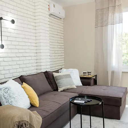 2bd With Parking, Working Space And Pool Apartment